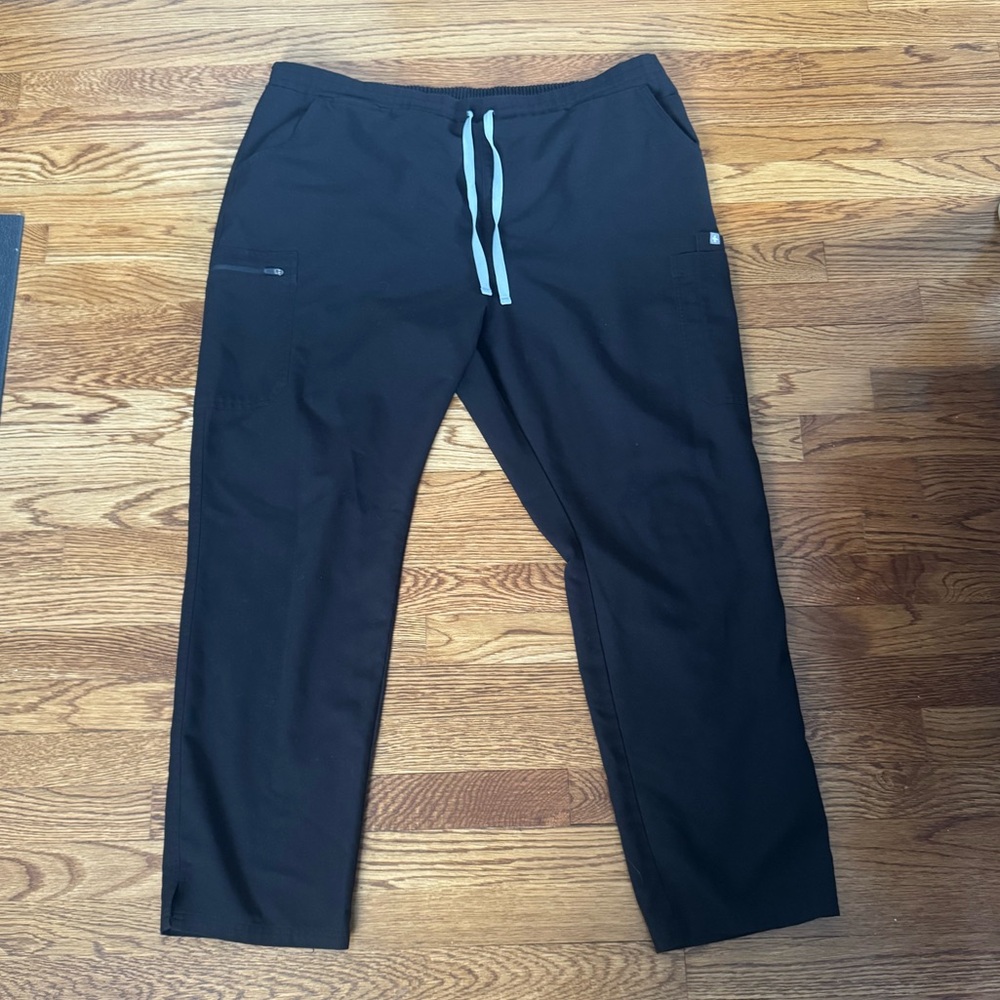 Figs Women’s XXL Scrub Pants - black straight leg high waisted scrub bottoms